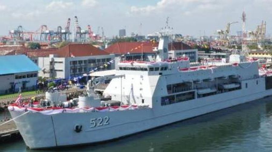KRI Teluk Youtefa-522, kapal jenis Angkut Tank (AT) ke-5 produksi dalam negeri dari Galangan PT. Daya Radar Utama (DRU), Lampung segera bergabung memperkuat Alat Utama Sistem Persenjataan (Alutsista) TNI AL setelah diresmikan oleh Kepala Staf Angkatan Laut Laksamana TNI Yudo Margono, S.E., M.M. di Dermaga Pondok Dayung, Tanjung Priok, Jakarta Utara, Senin (12/7). (Instagram/)TNI AL
