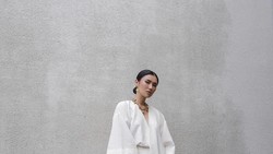 Video: Bikin Salfok! Michelle Halim Bawa Tas Anggur ke Fashion Show