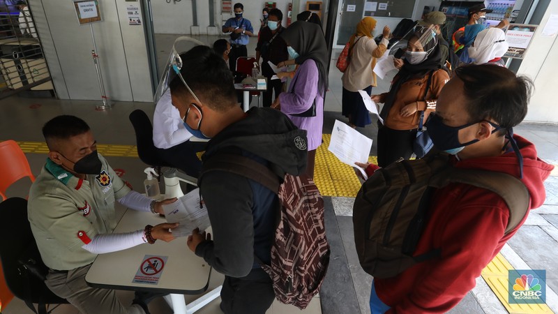 PT. Kimia Farma Tunda Vaksinasi Gotong Royong (CNBC Indonesia/Tri Susilo)