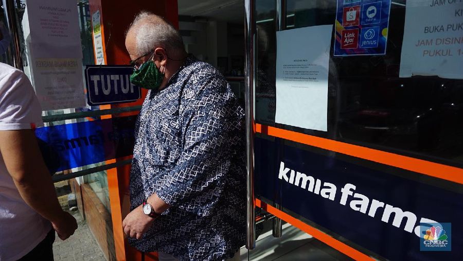 PT. Kimia Farma Tunda Vaksinasi Gotong Royong (CNBC Indonesia/Tri Susilo)