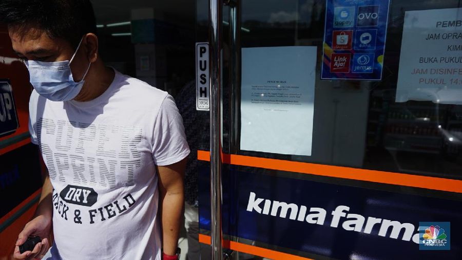 PT. Kimia Farma Tunda Vaksinasi Gotong Royong (CNBC Indonesia/Tri Susilo)