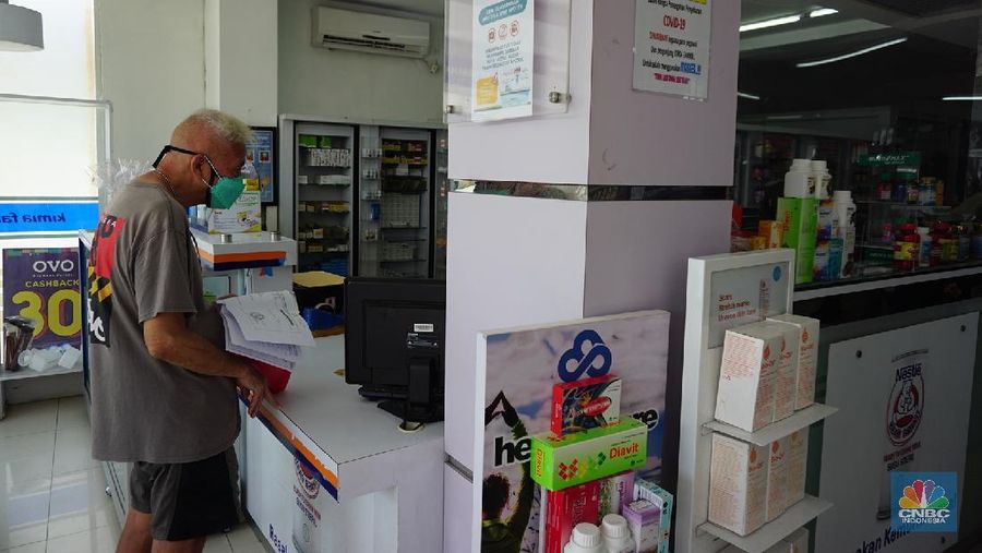 PT. Kimia Farma Tunda Vaksinasi Gotong Royong (CNBC Indonesia/Tri Susilo)