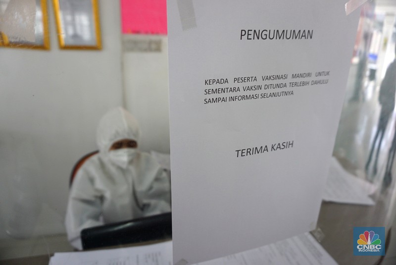 PT. Kimia Farma Tunda Vaksinasi Gotong Royong (CNBC Indonesia/Tri Susilo)