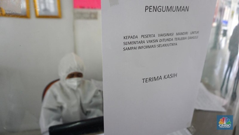 PT. Kimia Farma Tunda Vaksinasi Gotong Royong (CNBC Indonesia/Tri Susilo)