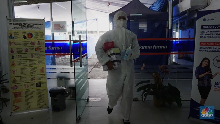 PT. Kimia Farma Tunda Vaksinasi Gotong Royong (CNBC Indonesia/Tri Susilo) PT. Kimia Farma Tunda Vaksinasi Gotong Royong (CNBC Indonesia/Tri Susilo)