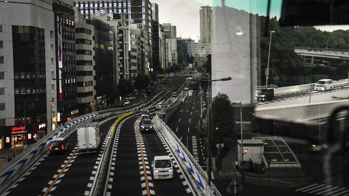 Tokyo Olympics A general view of Tokyo is seen from a shuttle bus ahead of the 2020 Summer Olympics, Sunday, July 11, 2021, in Tokyo. (AP Photo/Jae C. Hong)