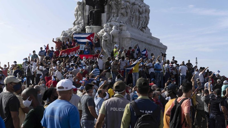 Backers of the government march in Havana, Cuba, Sunday, July 11, 2021. Hundreds of supporters of the government took to the streets while hundreds more protested against ongoing food shortages and high prices of foodstuffs. (AP Photo/Eliana Aponte)