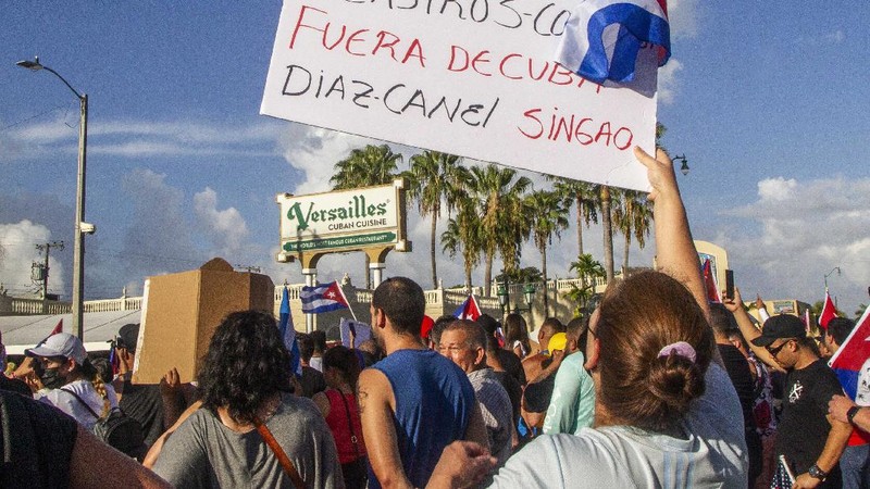 Backers of the government march in Havana, Cuba, Sunday, July 11, 2021. Hundreds of supporters of the government took to the streets while hundreds more protested against ongoing food shortages and high prices of foodstuffs. (AP Photo/Eliana Aponte)