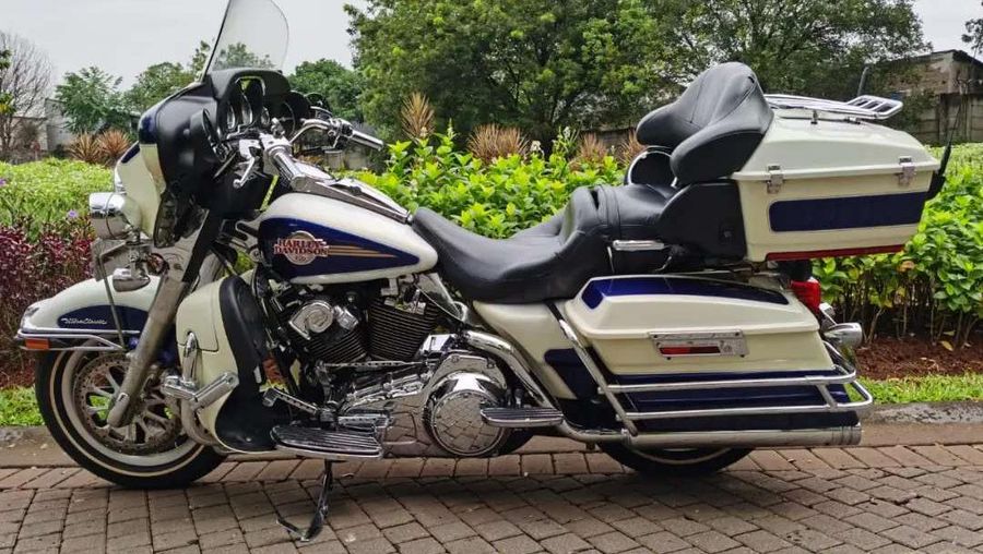 Harley Davidson Ultra Classic Electra Glide CVO 2013 dijual Rp 625.000.000 (Olx via Taufik)
