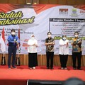 Menaker Ida Tinjau Vaksinasi Kedua Bagi Pekerja Ritel Bandung