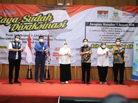 Menaker Ida Tinjau Vaksinasi Kedua Bagi Pekerja Ritel Bandung
