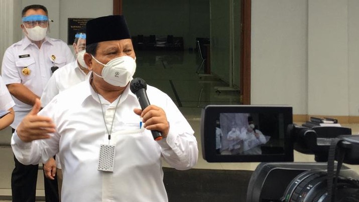 Menhan RI Prabowo Subianto Tinjau Kesiapan Pusdiklat Jemenhan dan Pusbahasa Menjadi RS Satelit RS dr.Suyoto Dalam Penanganan Pasien Covid-19. (Biro Humas Setjen Kemhan)