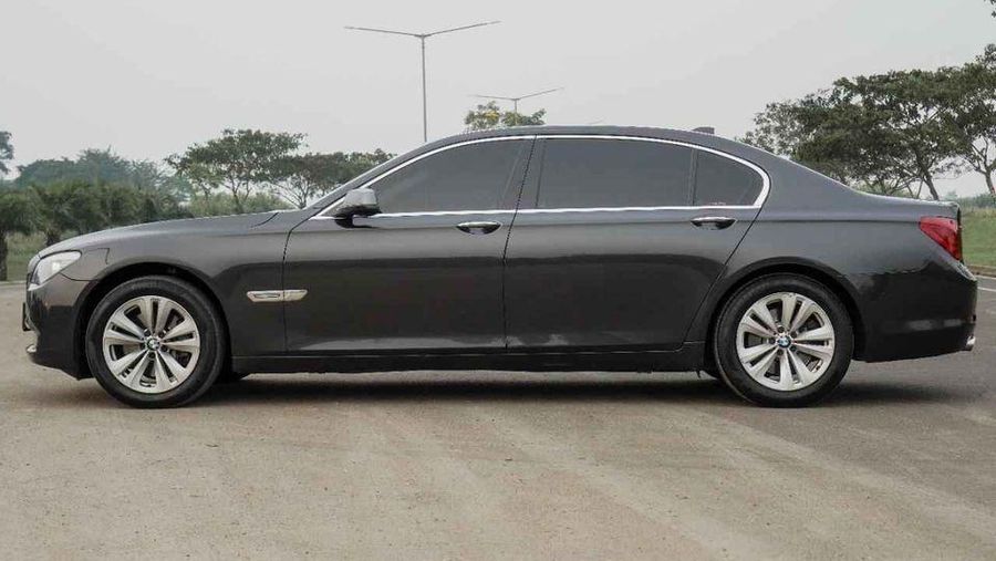 2012 BMW Series 7 dijual Rp 390.000.000 pemililk akun Probo Stiawan (Facebook)