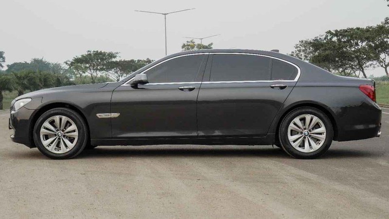 2012 BMW Series 7 dijual Rp 390.000.000 pemililk akun Probo Stiawan (Facebook)