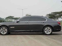 BMW Sampai Mercedes Benz Diobral Orang-Orang Kaya, Tanda Apa?