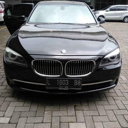 Orang Kaya 'Obral Garasi' BMW Sampai Mercy, Berapa Harganya?