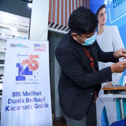 Cerita Santri Tangerang Raih Bantuan Kacamata Gratis dari BRI