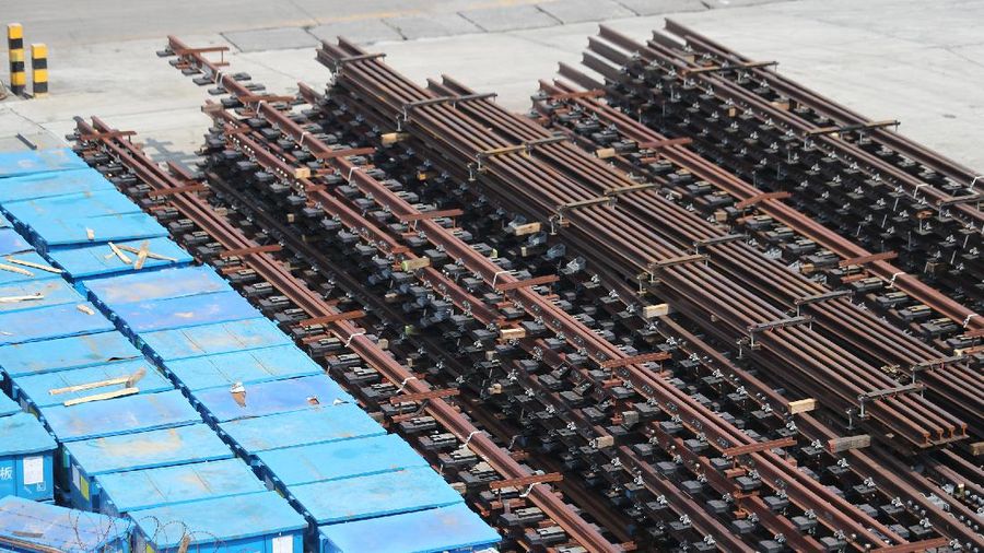 Impor Rel Kereta Cepat Jakarta - Bandung