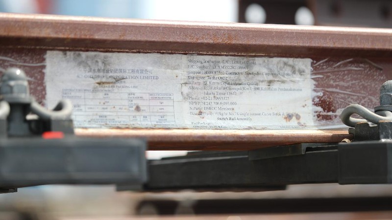 Impor Rel Kereta Cepat Jakarta - Bandung