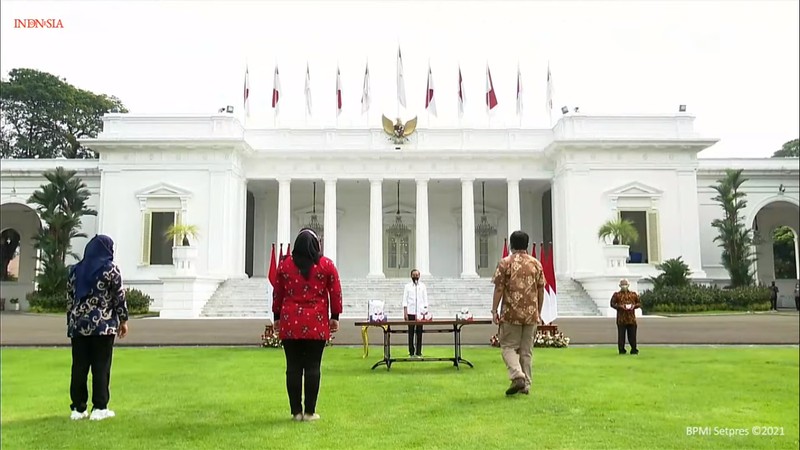 Presiden RI Jokowi di acara Peluncuran Paket Obat Isoman Gratis untuk Rakyat, Istana Merdeka, 15 Juli 2021. (Tangkapan Layar Youtube/Sekretariat Presiden RI) Presiden RI Jokowi di acara Peluncuran Paket Obat Isoman Gratis untuk Rakyat, Istana Merdeka, 15 Juli 2021. (Tangkapan Layar Youtube/Sekretariat Presiden RI)