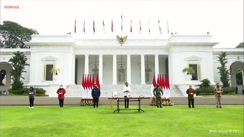 Presiden RI Jokowi di acara Peluncuran Paket Obat Isoman Gratis untuk Rakyat, Istana Merdeka, 15 Juli 2021. (Tangkapan Layar Youtube/Sekretariat Presiden RI) Presiden RI Jokowi di acara Peluncuran Paket Obat Isoman Gratis untuk Rakyat, Istana Merdeka, 15 Juli 2021. (Tangkapan Layar Youtube/Sekretariat Presiden RI)