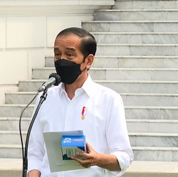 Nih, Tiga Paket Obat & Vitamin Covid-19 yang Dibagikan Jokowi