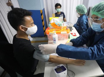 Ternyata Vaksinasi & THR PNS Bantu Ekonomi RI Melejit 7,07%