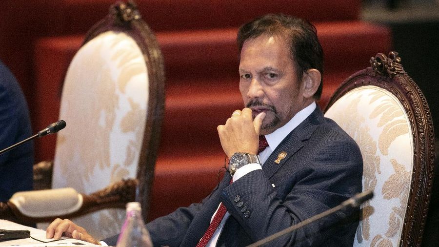 Thailand ASEAN UN Brunei's Sultan Hassanal Bolkiah participates in ASEAN-U.N. summit in Nonthaburi, Thailand, Sunday, Nov. 3, 2019. (AP Photo/Wason Wanichakorn)