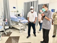 Direktur Pertamina Pantau Kesiapan RS Darurat Asrama Haji