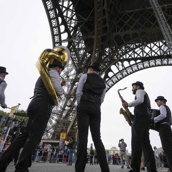 9 Bulan Ditutup, Begini Suasana Menara Eiffel Setelah Dibuka