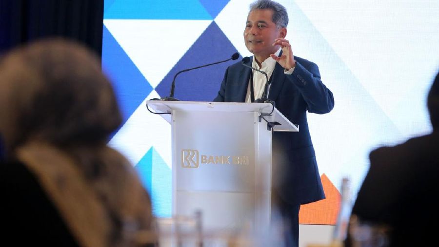 Dirut BRI, Sunarso pada acara webinar CEO Talk yang mengambil tema “Cracking The Transformation Secret” (15/7).