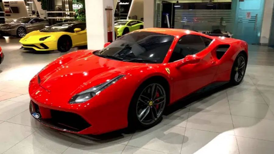 Ferrari 488 GTB Rosso Scuderia on Nero 8500 2019 yang dijual disalah satu situs web iklan baris dengan harga Rp 9,5 M On The Road Jakarta. (Tangkapan Layar OLX/Kevin Prestige)