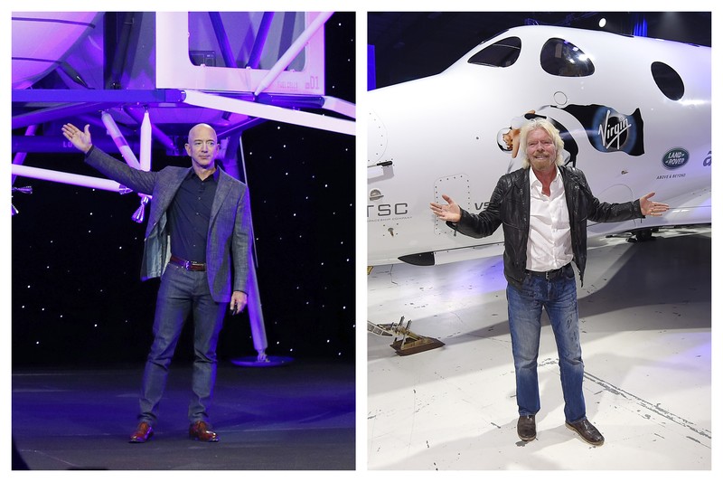 Jeff Bezos berbicara di depan model pendarat bulan, Blue Origin's Blue Moon di Washington. FILE - In this Thursday, May 9, 2019 file phto, Jeff Bezos speaks in front of a model of Blue Origin's Blue Moon lunar lander in Washington. In 2020, NASA Administrator Jim Bridenstine said space is currently a $400 billion market, including satellites. Opening up spaceflight to paying customers, he said, could expand the market to $1 trillion. (AP Photo/Patrick Semansky)
