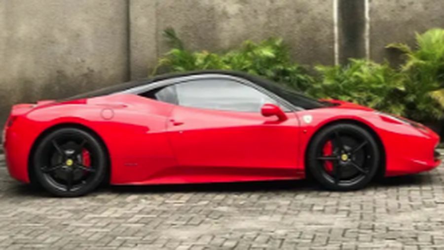 Mobil Ferrari 458 Italia Coupe yang dijual disalah satu situs web iklan baris dengan harga Cash Rp 5.8 M dan Kredit Rp. 5,7 M OTR Jakarta. (Tangkapan Layar OLX/DeVa Auto)