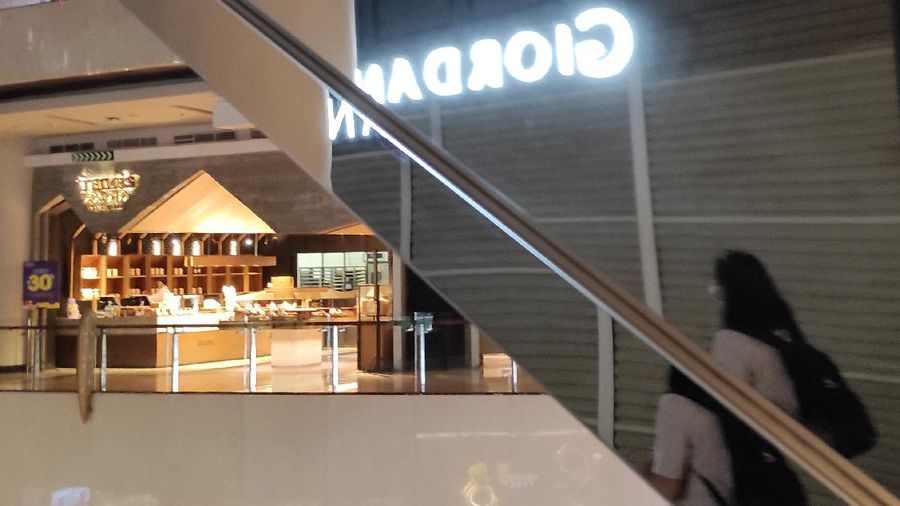Suasana Mal Saat Pemberlakukaan PPKM Darurat di Lippo Mall Kemang (CNBC Indonesia/ Andrean Kristianto)