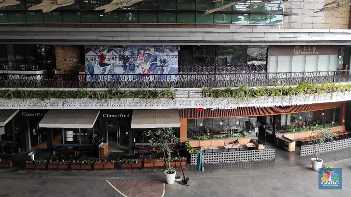 Suasana Mal Saat Pemberlakukaan PPKM Darurat ( Suasana Mal Saat Pemberlakukaan PPKM Darurat di Lippo Mall Kemang (CNBC Indonesia/ Andrean Kristianto)