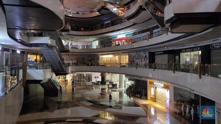 Suasana Mal Saat Pemberlakukaan PPKM Darurat di Lippo Mall Kemang (CNBC Indonesia/ Andrean Kristianto)
