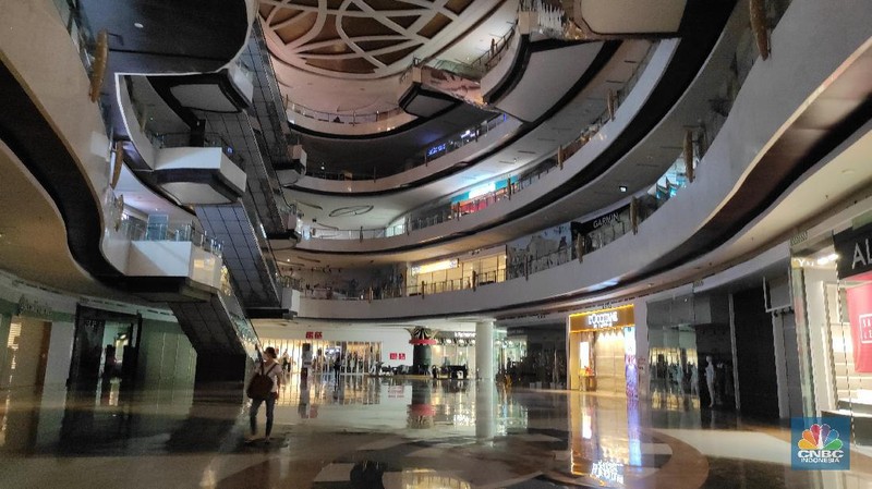 Suasana Mal Saat Pemberlakukaan PPKM Darurat di Lippo Mall Kemang (CNBC Indonesia/ Andrean Kristianto)