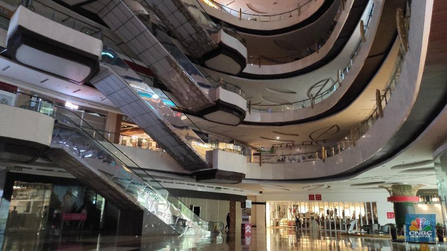 Suasana Mal Saat Pemberlakukaan PPKM Darurat di Lippo Mall Kemang (CNBC Indonesia/ Andrean Kristianto)