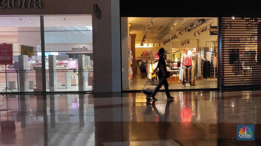 Suasana Mal Saat Pemberlakukaan PPKM Darurat di Lippo Mall Kemang (CNBC Indonesia/ Andrean Kristianto)