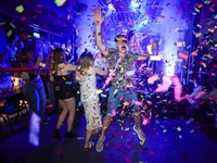 Lockdown Dicabut, Warga Inggris Serbu Party di Klub Malam