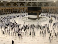 Dibandingkan Negara Tetangga, Apakah Biaya Haji RI Termurah?