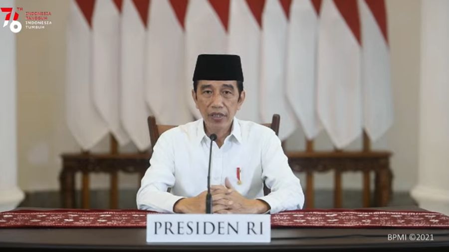 Presiden Jokowi Saat Takbir Akbar Hari Raya Idul Adha 1442 H/ 2021 M, 19 Juli 2021. (Tangkapan Layar Youtube Sekretariat Presiden)