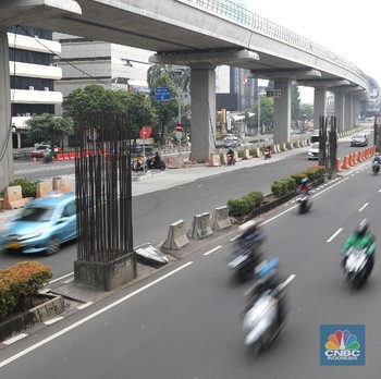 Penampakan Besi-besi di Tiang Monorel Jakarta yang Dicuri