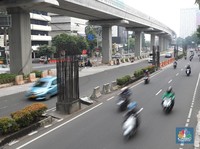 Penampakan Besi-besi di Tiang Monorel Jakarta yang Dicuri