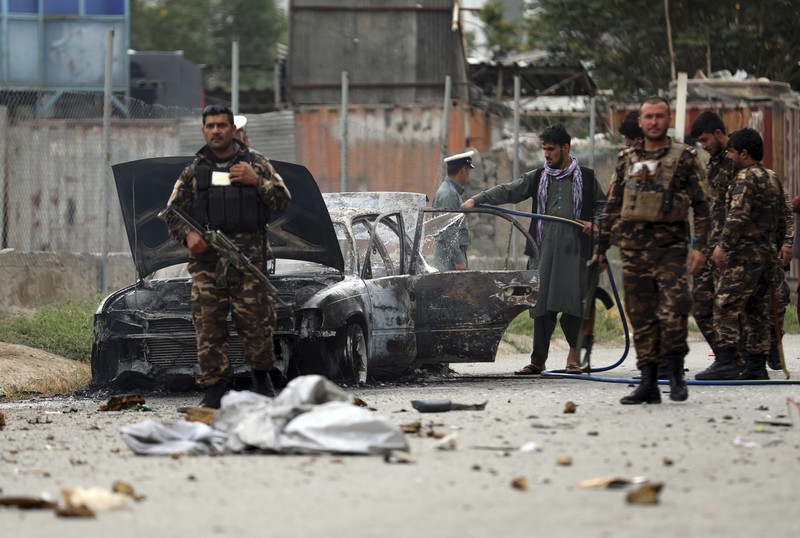 Suasana usai serangan roket di Kabul, Afghanistan, Selasa, 20 Juli 2021. Security personnel inspect a damaged vehicle where rockets were fired from in Kabul, Afghanistan, Tuesday, July 20, 2021. At least three rockets hit near the presidential palace on Tuesday shortly before Afghan President Ashraf Ghani was to give an address to mark the Muslim holiday of Eid-al-Adha. (AP Photo/Rahmat Gul)