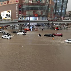 Potret Banjir Parah Serang China, Jalan Berubah Jadi Sungai