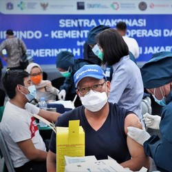 KemenKopUKM Gencarkan Vaksinasi Pelaku UMKM di Daerah