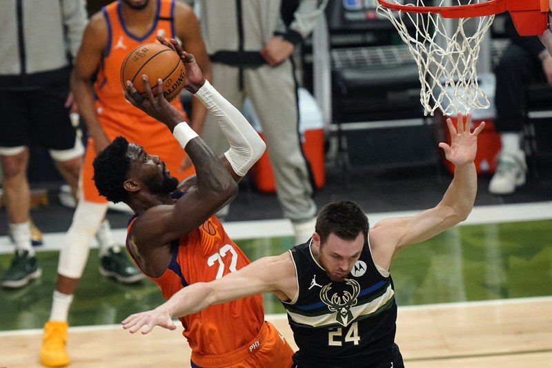 Final NBA Milwaukee Bucks vs Phoenix Suns Phoenix Suns guard Devin Booker (1) works the ball against Milwaukee Bucks guard Bryn Forbes (7) during the first half of Game 6 of basketball's NBA Finals Tuesday, July 20, 2021, in Milwaukee. (AP Photo/Aaron Gash)