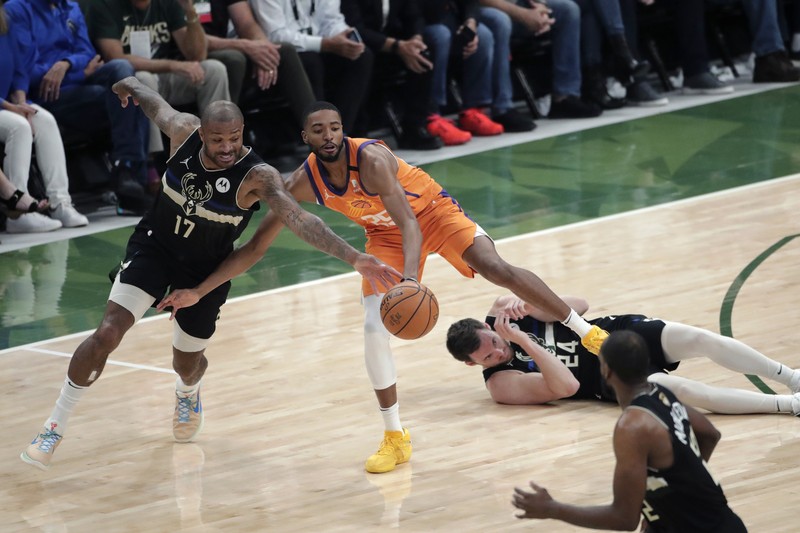 Final NBA Milwaukee Bucks vs Phoenix Suns Phoenix Suns guard Devin Booker (1) works the ball against Milwaukee Bucks guard Bryn Forbes (7) during the first half of Game 6 of basketball's NBA Finals Tuesday, July 20, 2021, in Milwaukee. (AP Photo/Aaron Gash)
